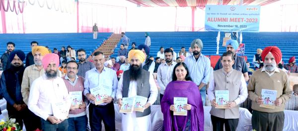 S. Gurmeet Singh Khuddian released the book entitled “Matto te Mano ton zoonoses bare jano” in Punjabi and “Matto aur Mano Behne do, zoonoses ki Baten Karti hain Jo” in Hindi were authored by Dr Rajnish Sharma, Dr. Jaswinder Singh, and Dr BBS Dhaliwal